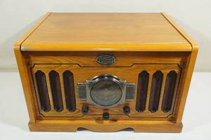 lot 213 image: Thomas Museum Series Wood RadioCassetteTurntable
