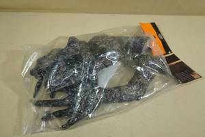 lot 241 image: Hyde and Eek Spooky Living Tree Decoration Kit