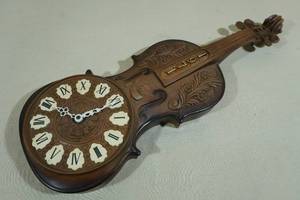 lot 261 image: Vintage 1971 Violin Wall Clock
