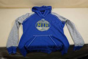 lot 299 image: Minnesota Timberwolves Lightweight Hoodie - Ladies Medium