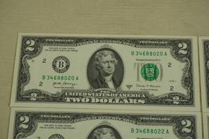 lot 4 image: 5 Uncirculated Sequential US $2 Bills
