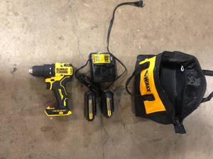 DEWALT 20V MAX Cordless Drill  Driver Kit, Customer Returns See Pictures