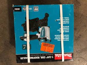 Makita 1-34 in. 15° Roofing Coil Nailer   Customer Returns See Pictures