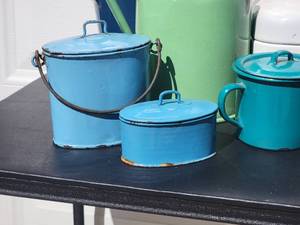 lot 90 image: Antique Primitive Enamel Ware