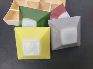 lot 95 image: Hazel-Atlas Colorful Ash Trays