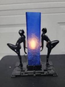lot 5 image: Sarsaparilla Deco Designs Vintage Figural Lamp