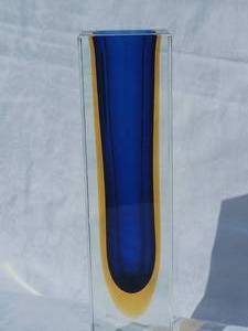lot 24 image: Vintage Sommerso Art Glass Vase Blue & Yellow