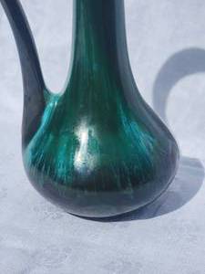 lot 100 image: MCM Blue Mountain Pottery Dcor Vassel