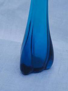 lot 102 image: Retro Viking Glass Swung Blue Vase