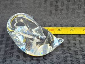 lot 37 image: Stueben Crystal Swan