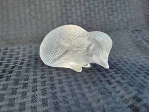 lot 46 image: Lalique France Crystal Frosted Hedgehog Figurine