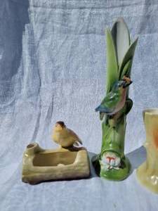 lot 130 image: Czech and German Handpainted Bird Ceramic Spill Bud Vases  4
