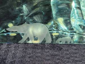 lot 123 image: Vicke Lindstrand Kosta Boda Polar Bears in Art Glass