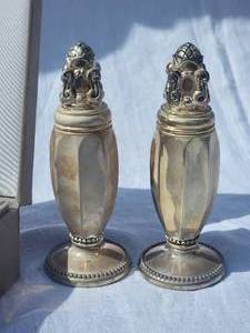 lot 134 image: Neiman Marcus Boxed Salt and Pepper Shakers by Godinger