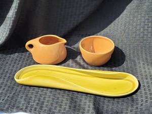lot 136A image: Russell Wright Cream and Sugar with Plate Service