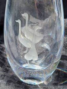 lot 108 image: Kosta Boda Signed 3 Geese Etched Vase