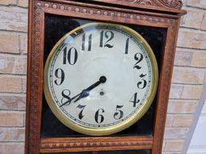 lot 62 image: Made in USA Regulator Wall Clock
