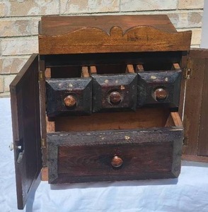 lot 86 image: Primitive SpiceMedicine Cabinet