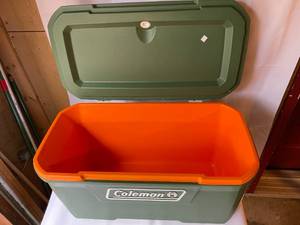 lot 200 image: Coleman Cooler Model 5871