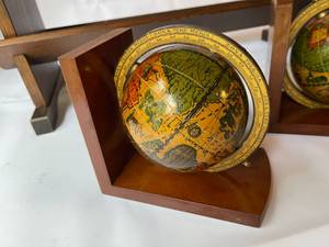 lot 205 image: Wooden Globe Bookends and Wooden Book Rack