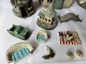 lot 209 image: Assorted Fairy Garden Pieces