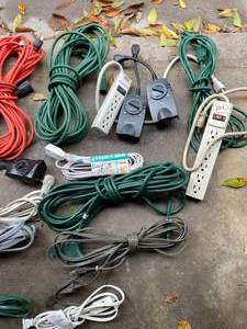 lot 211 image: Extension Cords, Power Strips and Timers