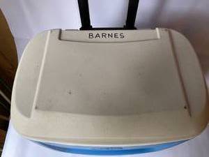 lot 214 image: Igloo 23 Quart Rolling Cooler with Extending Handle