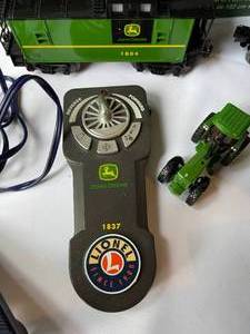 lot 215 image: Lionel John Deere O-Gauge Train Set
