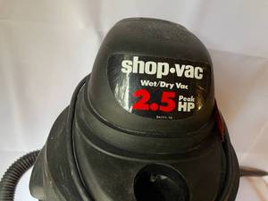 lot 218 image: ShopVac 6 Gallon 2.5 Horse Powered Wet  Dry Vac Model 4025 with Accessories
