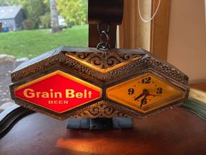 lot 242 image: Vintage Lighted Vintage Grain Belt Clock