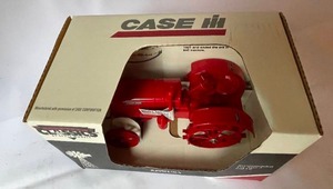 lot 256 image: Country Classics Case IH Die Cast Tractor