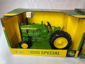 lot 262 image: Die Cast John Deere 1010 Special Tractor & Die Cast John Deere Model BN Tractor