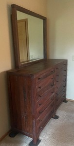 lot 16 image: Townsend 8 Drawer Dresser with Detachable Mirror