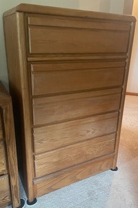 lot 88 image: Vintage Oak Dresser
