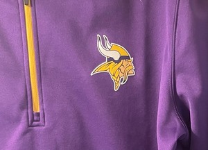 lot 92 image: Minnesota Vikings Football Pullover Shirt