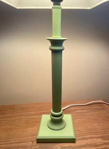 lot 94 image: Lovely Vintage Table Lamp