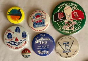 lot 37 image: Vintage Pin-Backs