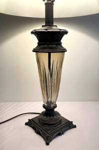 lot 30 image: Beautiful Table Lamp