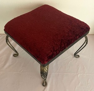lot 40 image: Vintage Stool  Ottoman