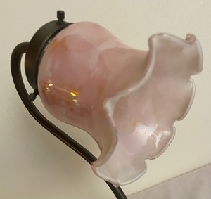 lot 41 image: Pretty Petite Pink Table Lamp