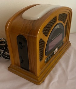lot 43 image: RCA AMFM Alarm Clock Radio