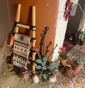 lot 170 image: Decorative Swiveling Diorama