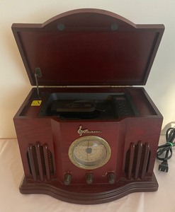 lot 172 image: Emerson Stereo CD Player