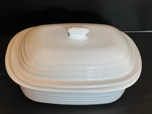 lot 48 image: Pampered Chef Three Quart Casserole Baking Dish