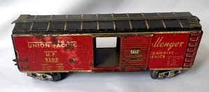 lot 183 image: Five Vintage Train Cars