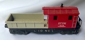 lot 192 image: Four Vintage Lionel Train Cars