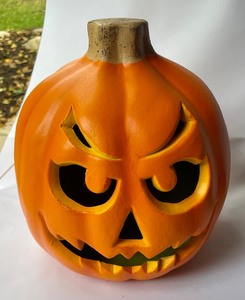 lot 306 image: Spooooooky Decor