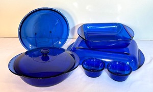 lot 355 image: Cobalt Blue Anchor Hocking Bake Ware
