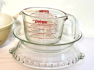 lot 356 image: Variety of Pyrex Items