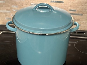 lot 360 image: Farberware 16 Quart Enamel Stockpot
